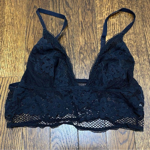 EUC Forever 21 Lace bralette bundle - Picture 2 of 11